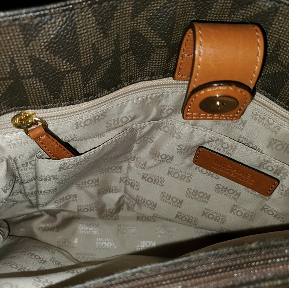 Michael Kors Signature Hamilton Tote Handbag - Picture 9 of 13